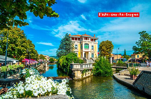 L'Isle-sur-la-Sorgue, Proven�aalse stad met rivier en huizen, te bezoeken nabij de camping.