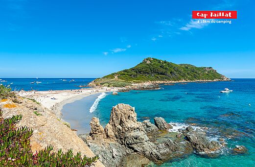 Fijn zandstrand en turquoise water van Cap Taillat, nabij Grimaud.