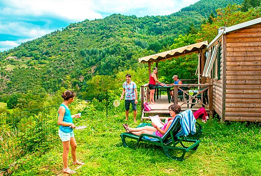 Stacaravan, familie en natuur op camping CAPFUN Plantas, SAINT VINCENT DE DURFORT (07).