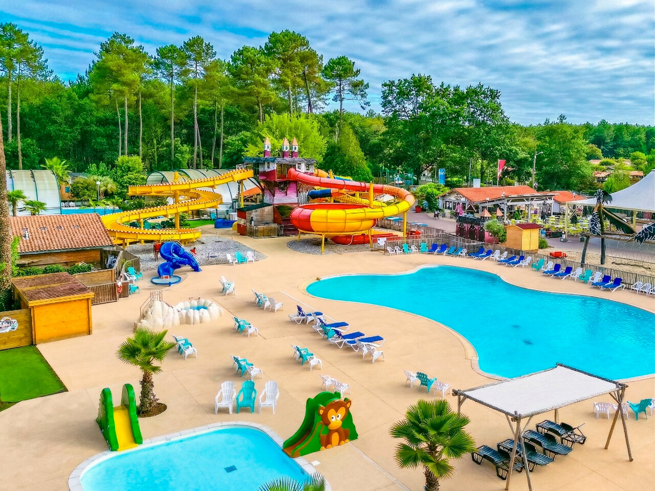 Waterpark, reuzenglijbanen en zwembaden op camping CAPFUN Pomme de Pin in Saubion (40).
