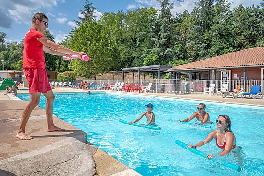 Aquagym zwembad camping CAPFUN Les Portes du Beaujolais Anse (69).