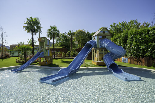 Waterspeeltuin met glijbanen op camping CAPFUN Serra de Prades in Vilanova de Prades (43).