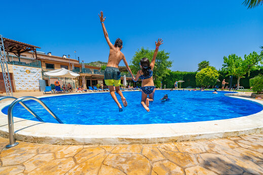 Buitenzwembad, kinderen, op camping CAPFUN Serra de Prades in Vilanova de Prades (43).