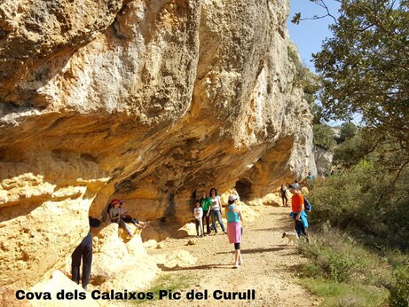 Cova dels Calaixos Pic del Curull, natuurlijke rotsachtige plek te bezoeken nabij Vilanova de Prades.