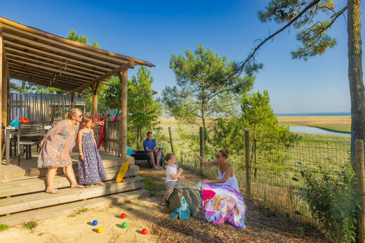 Familie Mobil-home op camping CAPFUN Prises in La TRANCHE SUR MER (85).