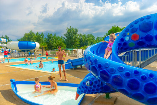Buitenzwembad, reuzenglijbaan, kinderbad bij CAPFUN Prises in La TRANCHE SUR MER.