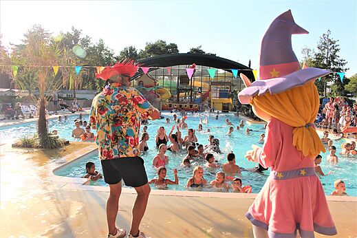 Animatie en waterpret in het zwembad van camping CAPFUN Rakelbos in Westelbeers.