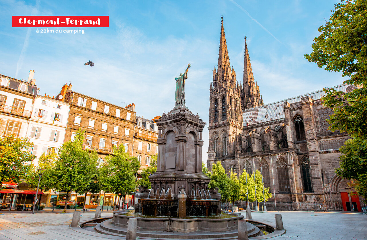 Place de la Victoire, kathedraal van Clermont-Ferrand, een bezienswaardigheid in Auvergne.