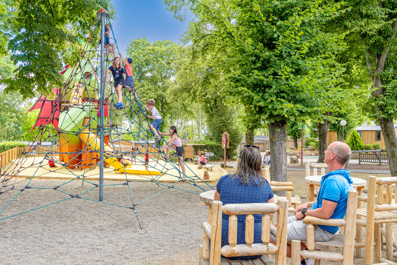 Kinderspelen op camping CAPFUN Ranch des Volcans, Chatel-Guyon (63).