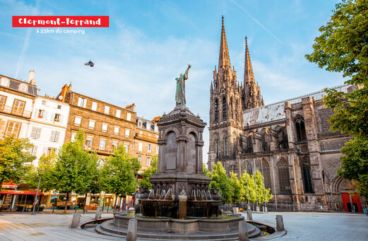 Kathedraal van Clermont-Ferrand en Place de la Victoire, stad nabij de camping.