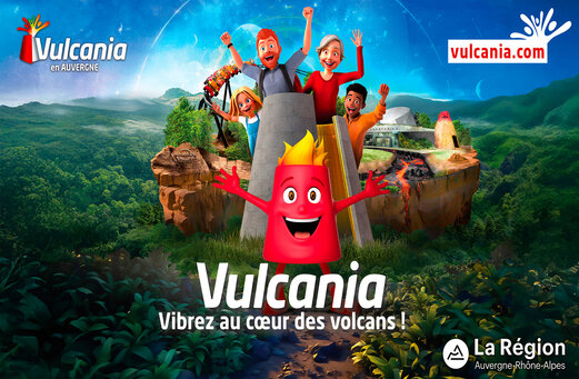 Attractiepark Vulcania in Auvergne, met mascotte en blije bezoekers.