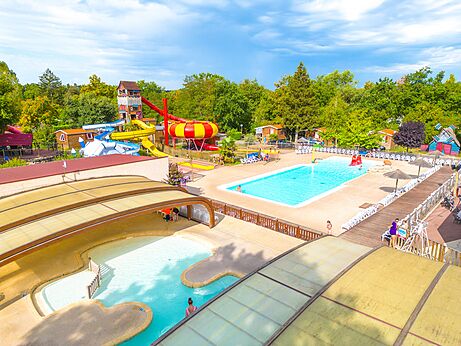 Buitenbaden en gigantische waterglijbanen op camping CAPFUN R�gni�re in VILLETTE D'ANTHON (38).