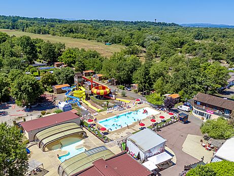 Waterpark, luchtfoto op camping CAPFUN R�gni�re in VILLETTE D'ANTHON.