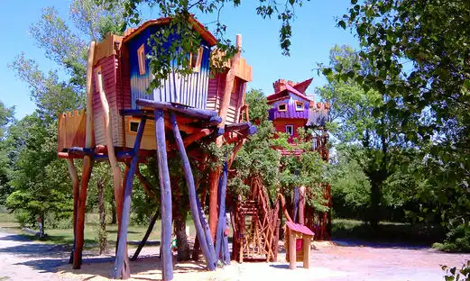 Rgnire : Maisons dans les arbres, Camping Rhone Alpes