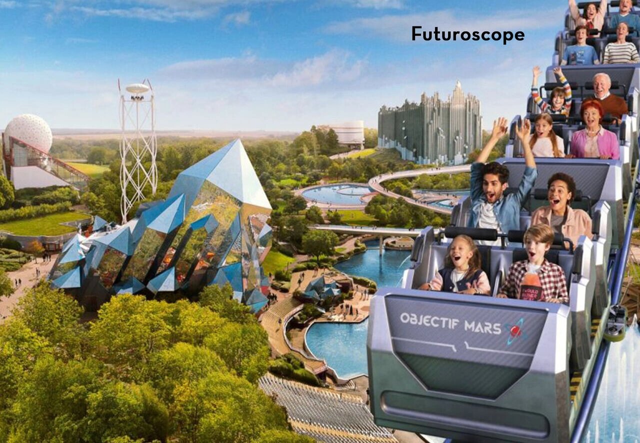 Attractiepark Futuroscope met achtbaan, te bezoeken nabij Poitiers, Vienne.