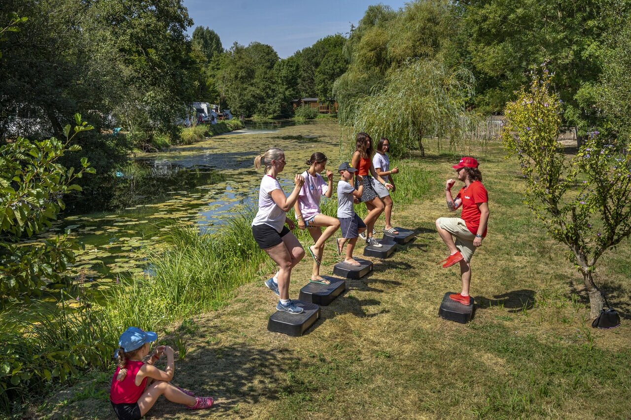 Step-activiteit op camping CAPFUN La Rivi�re in Valence-en-Poitou (86).