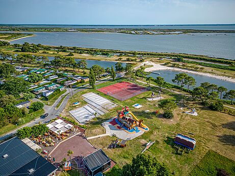 Luchtfoto van camping CAPFUN Roumingue in LANTON (33).