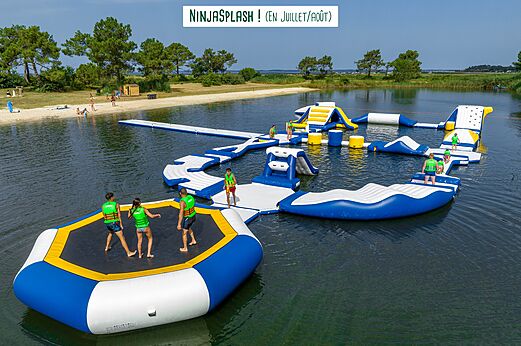 Ninja Splash, opblaasbaar waterparcours op camping CAPFUN Roumingue LANTON (33).