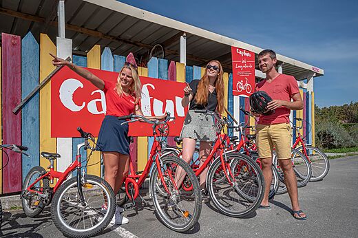 Rode fietsen beschikbaar voor verhuur op camping CAPFUN Roumingue in LANTON.