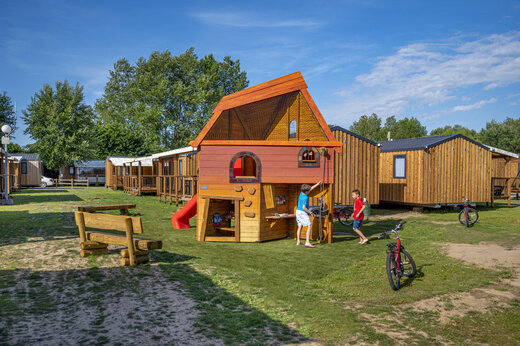 Kinderspeeltuin op camping CAPFUN La Route Blanche in Breville sur Mer (50).
