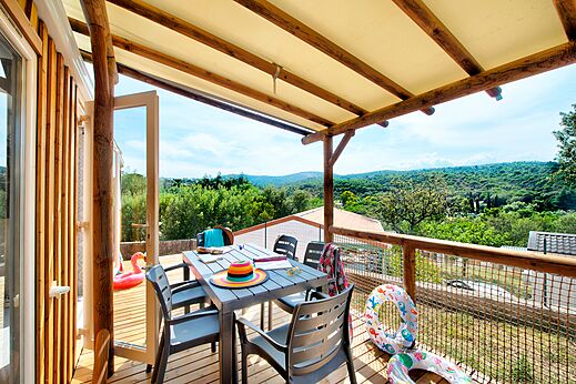 Terras stacaravan, natuurzicht op camping CAPFUN La Rumba in Fréjus.