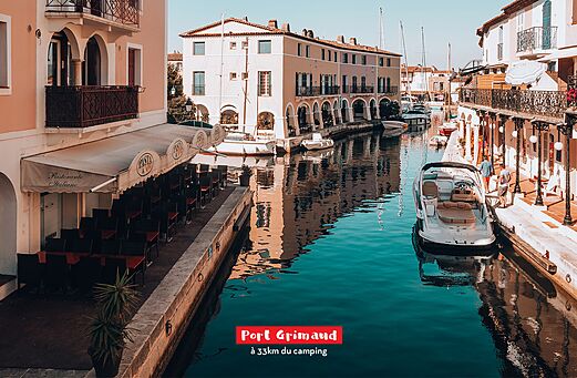 Schilderachtig waterdorp Port Grimaud, met kanalen en boten, nabij Fréjus.