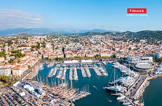 Luchtfoto haven van Cannes en stad aan de Côte d'Azur.