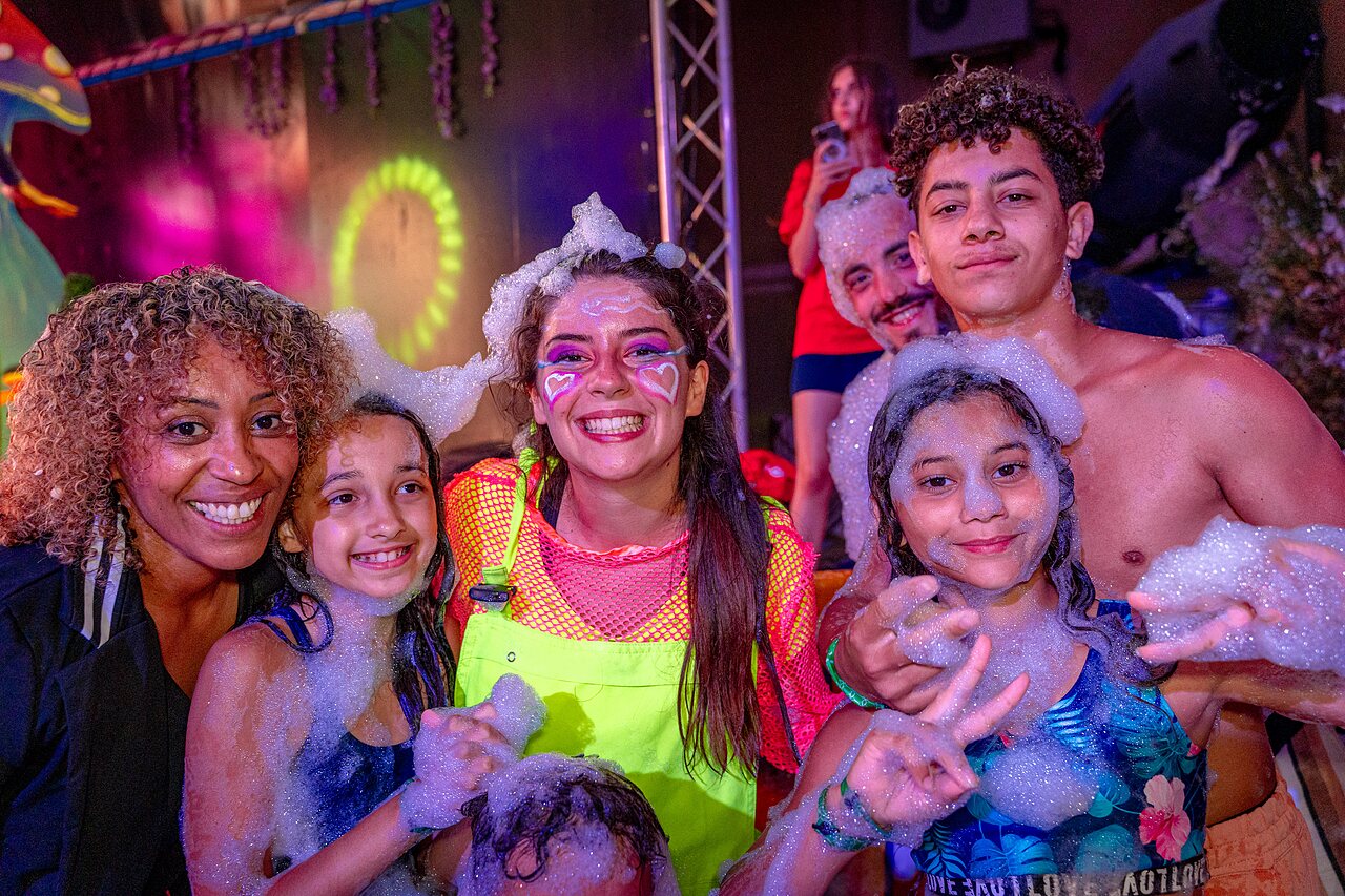 Geanimeerd schuimfeest met families op camping CAPFUN Sagittaire in VINSOBRES (26).