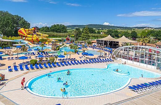 Groot waterpark met zwembaden en reuzenglijbanen op camping CAPFUN Sagittaire in VINSOBRES (26).