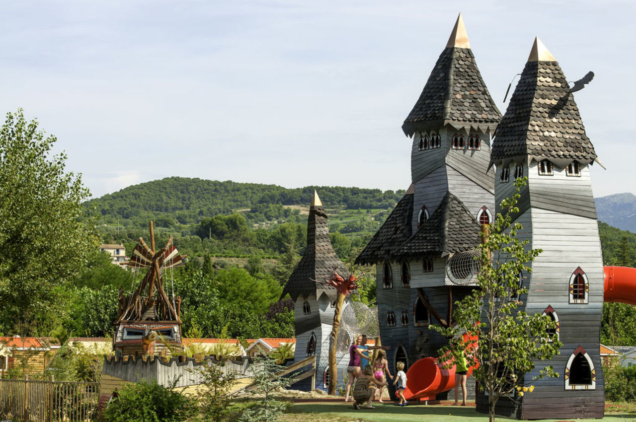 Sagittaire : Maison insolite, Vakantiepark Rhone-Alpen - 26110 - Capfun