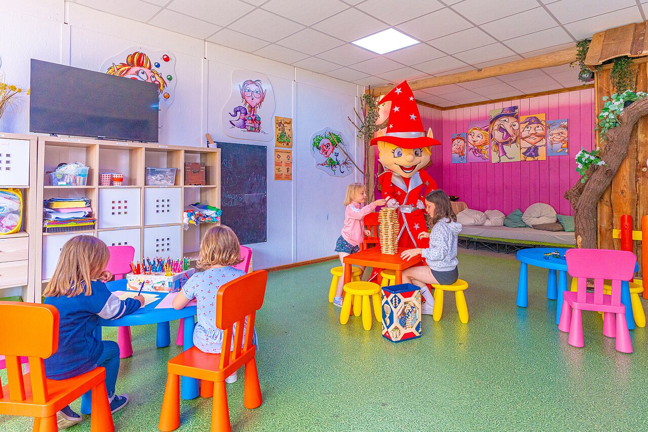 Kinderclub, spelletjes en mascotte op camping CAPFUN Saint Laurent in LA FORET FOUESNANT (29).