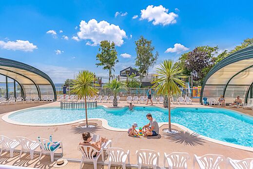 Buitenzwembad op camping CAPFUN Saint Laurent in LA FORET FOUESNANT (29).