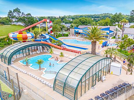 Zwembaden, reuzenglijbanen op camping CAPFUN Saint Laurent in LA FORET FOUESNANT.