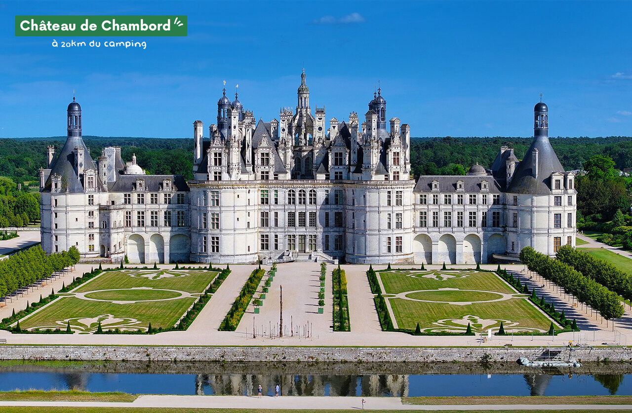 Kasteel van Chambord, majestueus historisch monument van de Loire, te bezoeken nabij Cheverny.