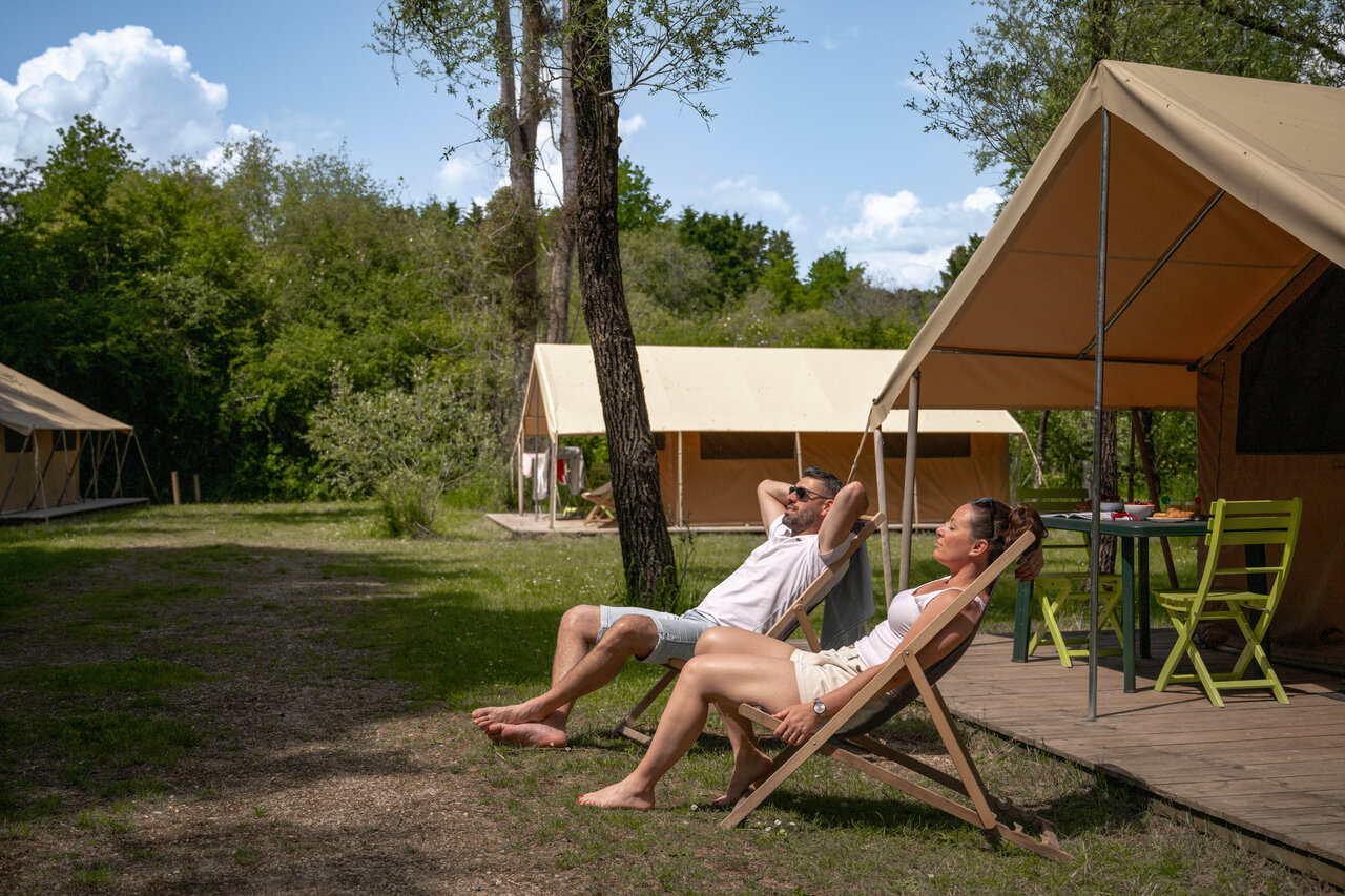 Glamping safaritent en ontspannend stel, camping CLICOCHIC Les Saules de Cheverny.