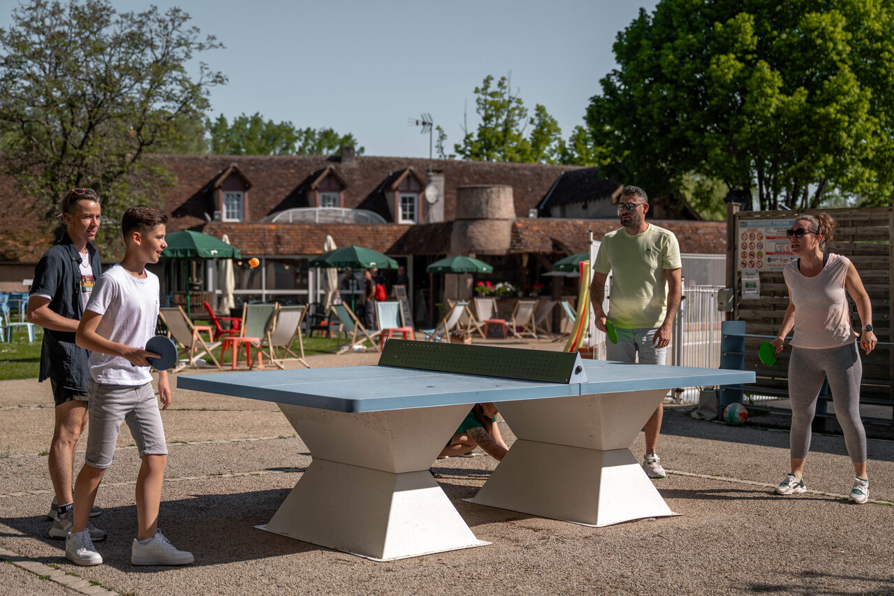 Tafeltennis op camping CLICOCHIC Les Saules de Cheverny in Cheverny (41).
