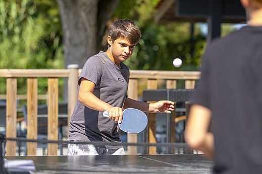 Tafeltennis op camping CLICOCHIC Seulières in Saint-Denis-d'Oléron (17).