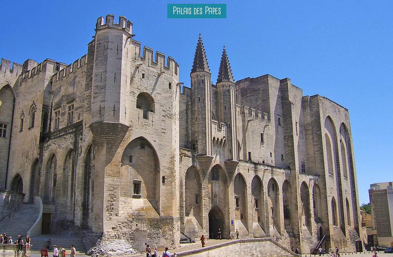 Pausenpaleis, indrukwekkend historisch monument te ontdekken in Avignon, Provence.