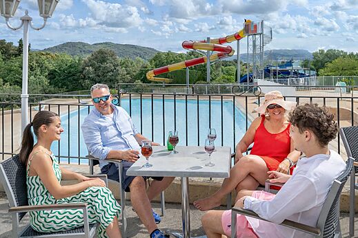Zwembad, waterglijbanen op camping VAGUES OCEANES Soleil de Provence in Saint-Romain-en-Viennois (84).