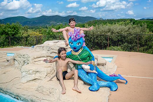 Kinderanimatie zwembad op camping VAGUES OCEANES Soleil de Provence in Saint-Romain-en-Viennois (84).