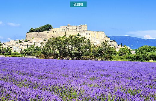 Kasteel van Grignan en lavendelvelden, een plek om te bezoeken in Dr�me Proven�ale.
