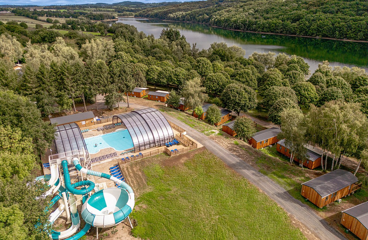 Waterpark, glijbanen en stacaravans op camping CLICOCHIC Soleil Levant in Canet-de-Salars (12).