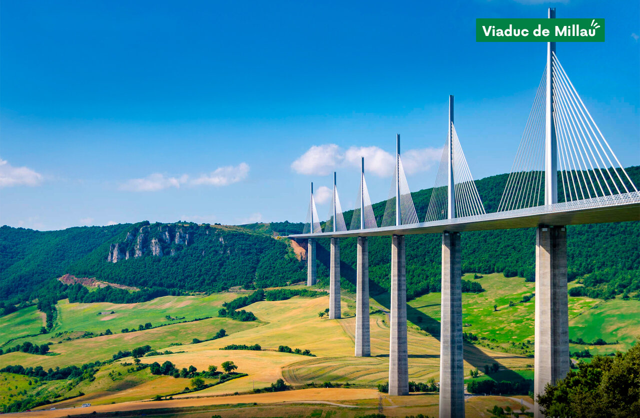 Viaduct van Millau, indrukwekkende tuibrug, een bezienswaardigheid in Aveyron.