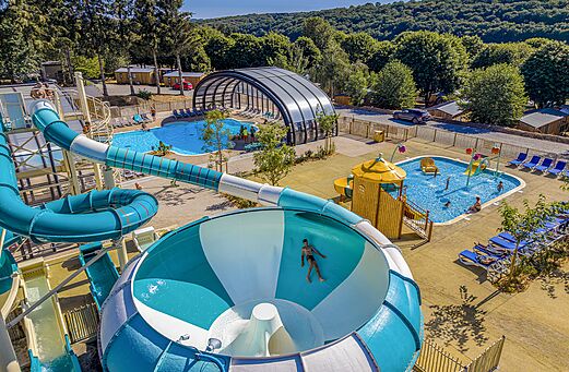 Waterglijbaan, zwembaden en waterspelen op camping CLICOCHIC Soleil Levant (12).