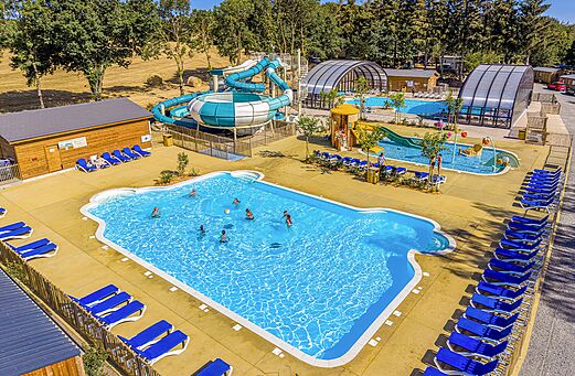 Zwembaden en glijbanen bij CLICOCHIC Soleil Levant, Canet-de-Salars (12).