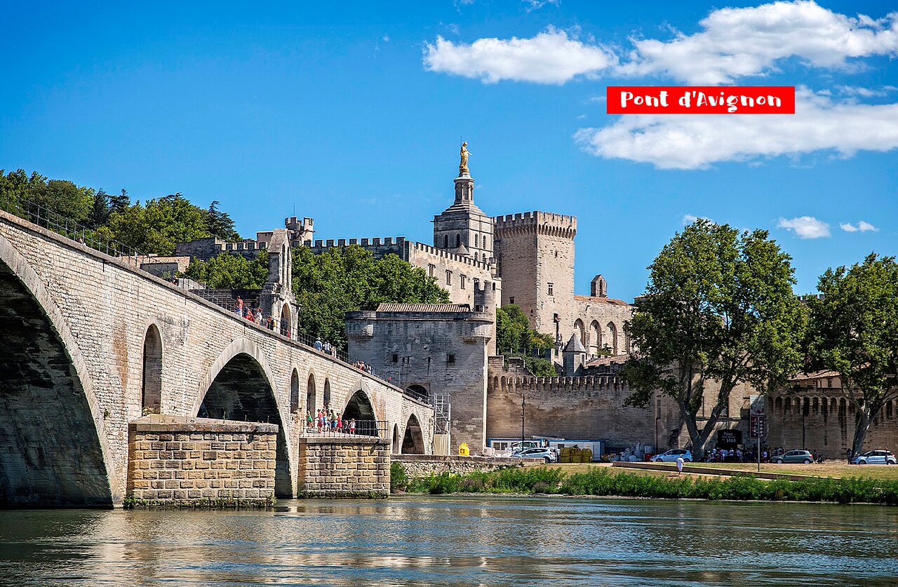 Pont d'Avignon en Pausenpaleis, historische bezienswaardigheid nabij Avignon.