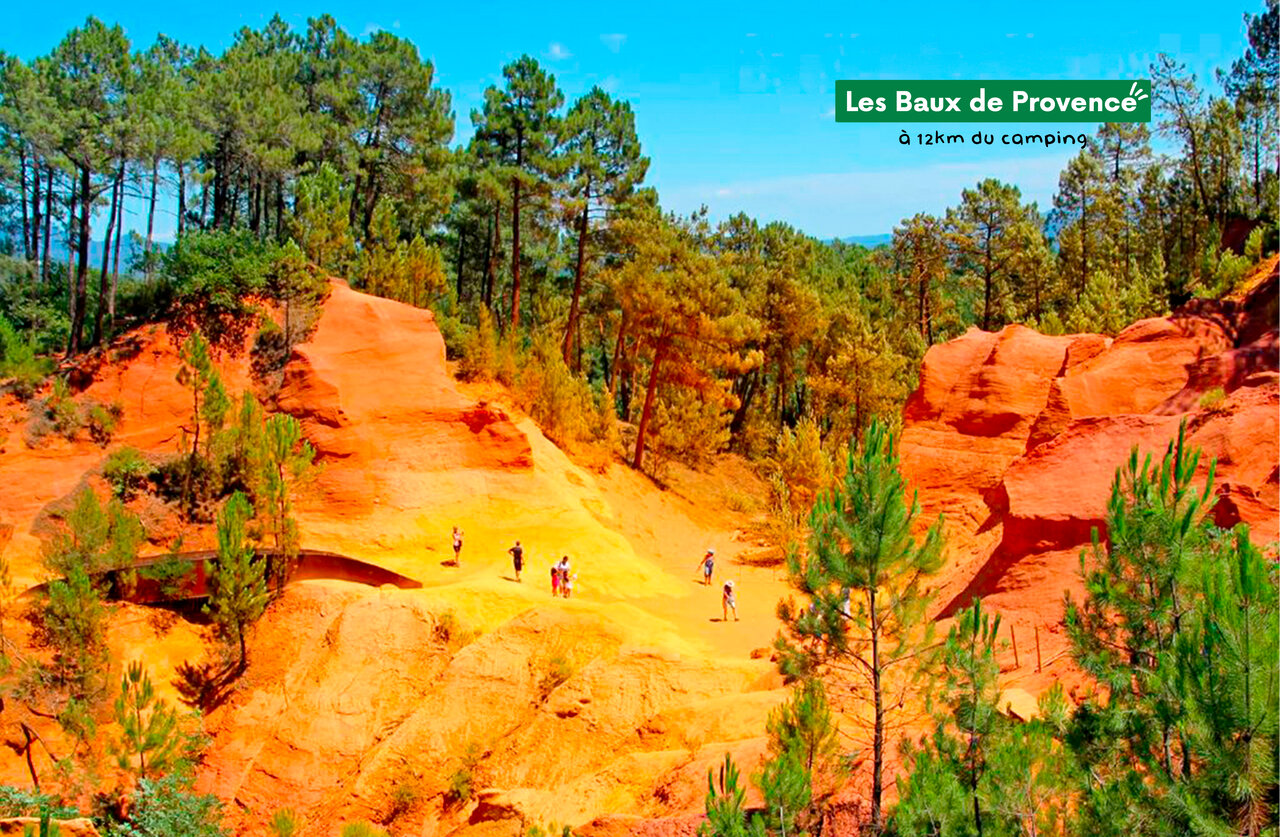 Okerpad in Les Baux de Provence, een uitzonderlijke natuurlijke bezienswaardigheid.