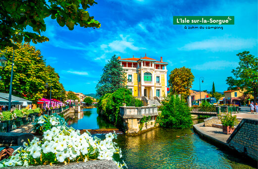 L'Isle sur la Sorgue, charmante Proven�aalse stad met kanalen en historische gebouwen.