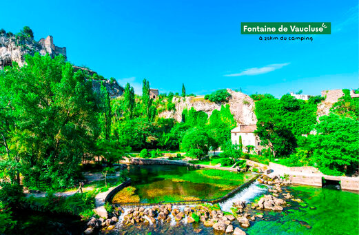 Bron van de Sorgue in Fontaine de Vaucluse, toeristische plek in de Provence.