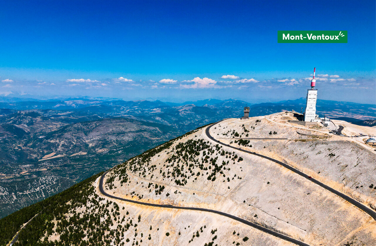 Mont Ventoux, iconische top in de Provence, te bezoeken nabij de camping.